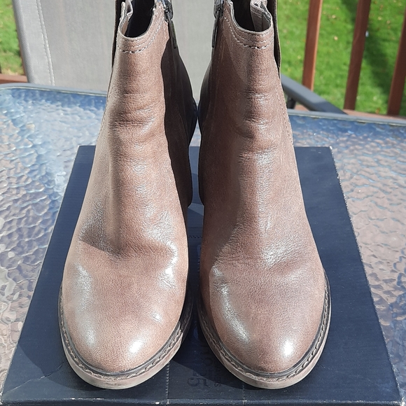 Clarks Kea Blues Taupe Leather Booties 8.5 - Picture 6 of 6